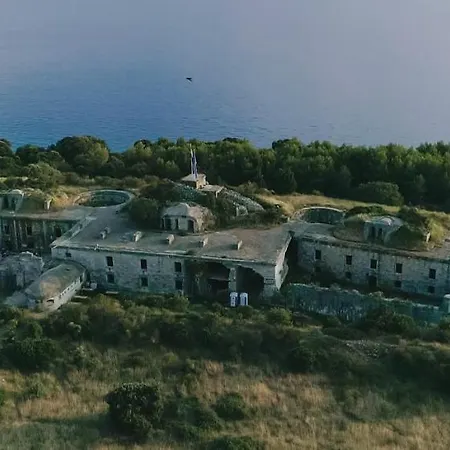 Mon Perin Castrum - Dado Gasthof Bale