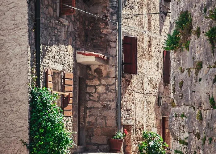 Mon Perin Castrum - Dado Gæstehus