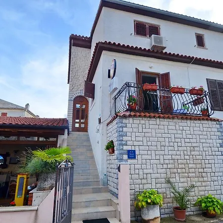 Mon Perin Castrum - Dado Pensionat