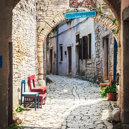 Mon Perin Castrum - Dado 2* Bale