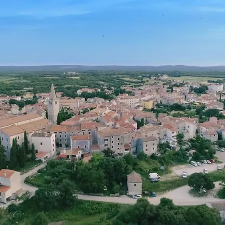 Mon Perin Castrum - Dado Bale