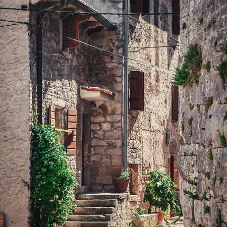 Mon Perin Castrum - Dado Pensionat